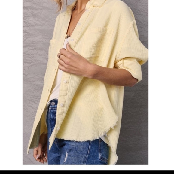 Lemon Crinkle Gauze Blouse - Picture 3 of 5